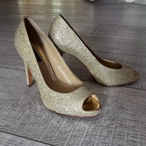 White House Black Market Gold Heels - Picture 1 of 4
